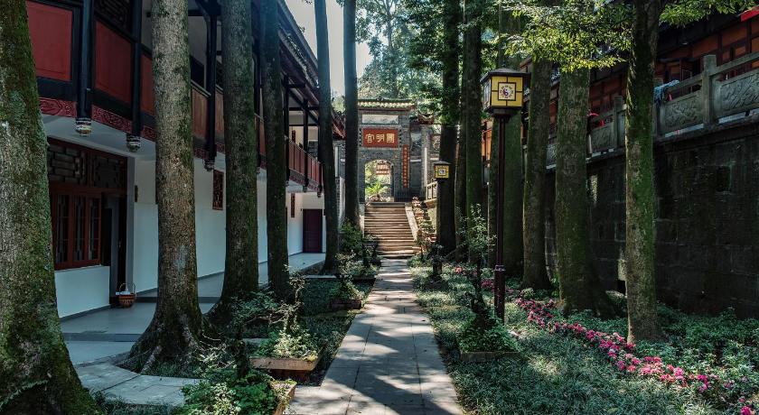 Qingchengshan Yuanming Palace — Hotel in Chengdu