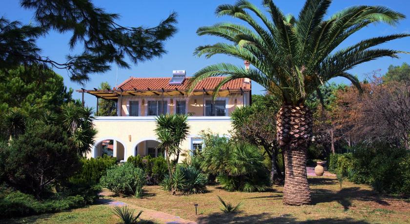 Year-Round Beachfront Bliss at Memi Beach, Koroni