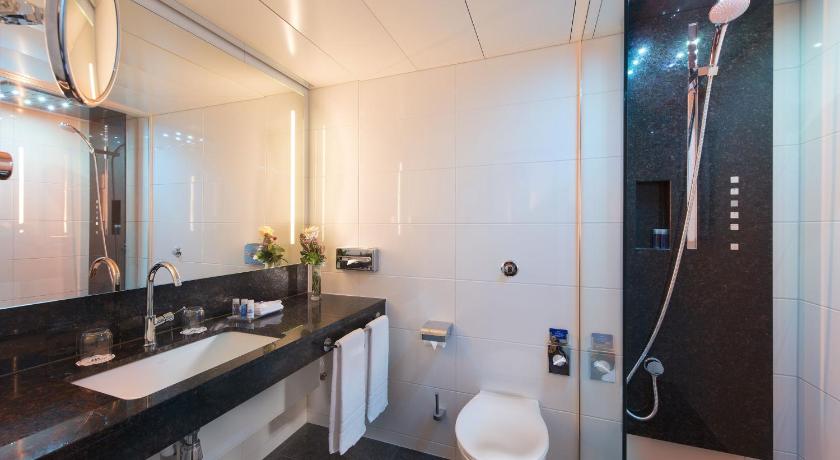 a bathroom with a sink, toilet and shower, Maritim Hotel Stuttgart in Stuttgart