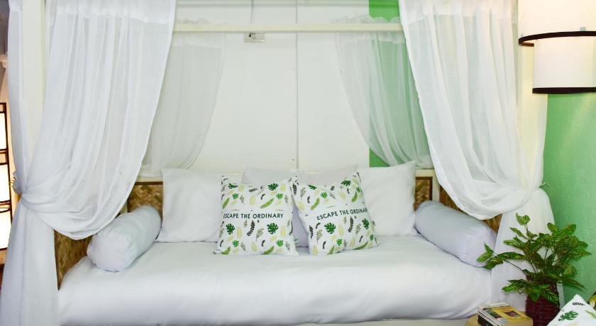 ボラカイ 8 Colors Penthouse Boracay Beach House Resort by Cocotel 3つ星 ホテル ロビー