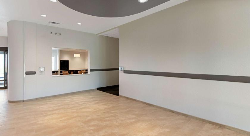 Studio 6 Austin Airport photo