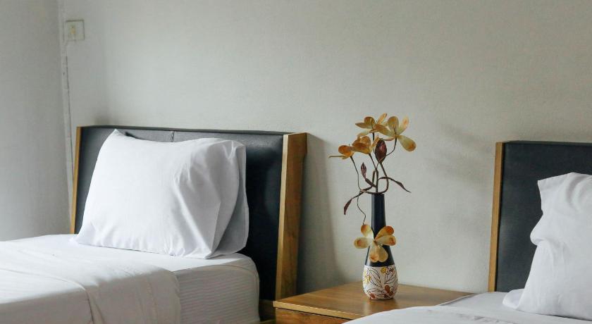 Image of Standard Twin Room 8