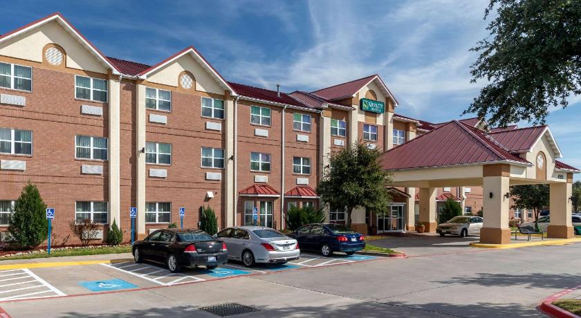 Quality Suites Addison-Dallas photo