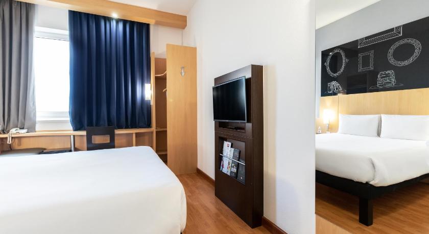 รูปของห้องมาตรฐาน 1 เตียงใหญ่ (Standard Room with 1 double bed) 1