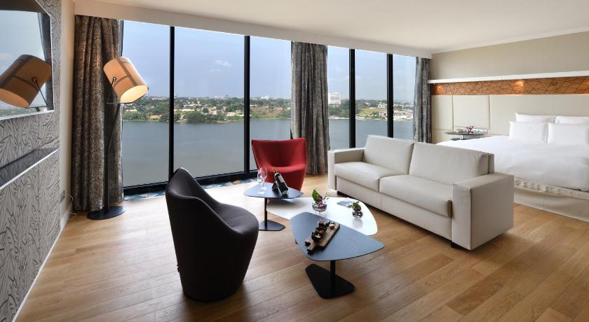 Image of Junior Suite, 1 King Side Bed, City View 0