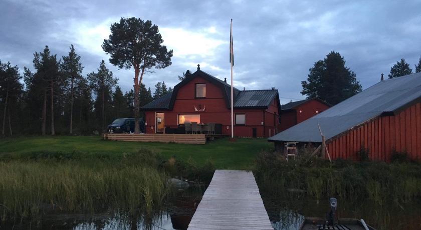 Camp Caroli — Hotel in Jukkasjärvi