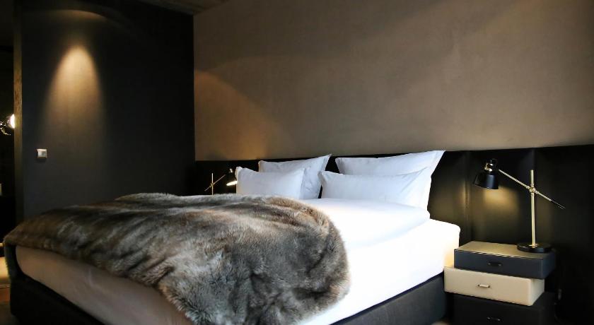 Image of Minotti Suite 1