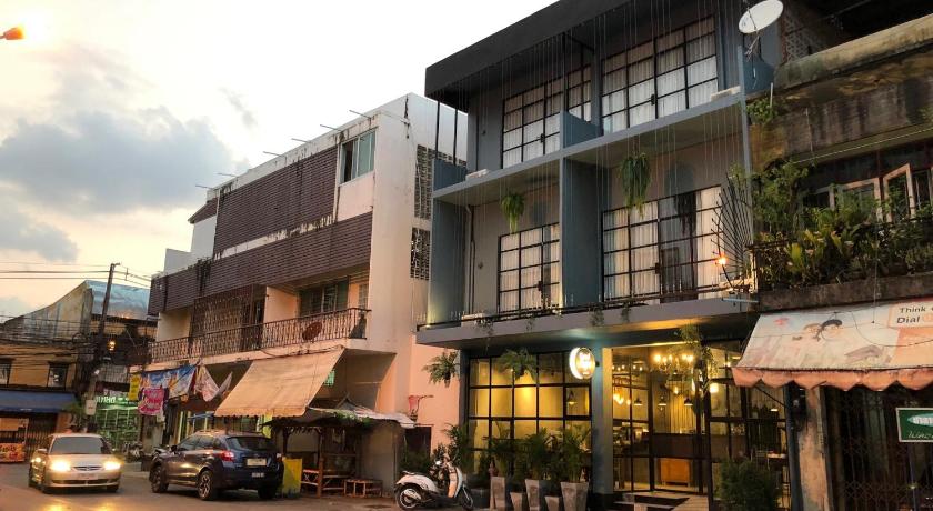 ハートヤイ Goodnight Poshtel + Free Netflix 3つ星 ホテル 客室