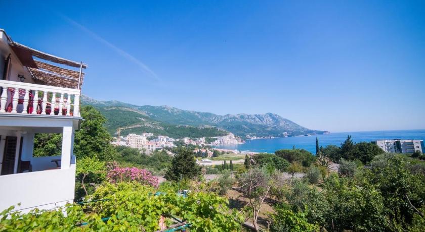 Family Escape Villa Becici — Hotel in Budva