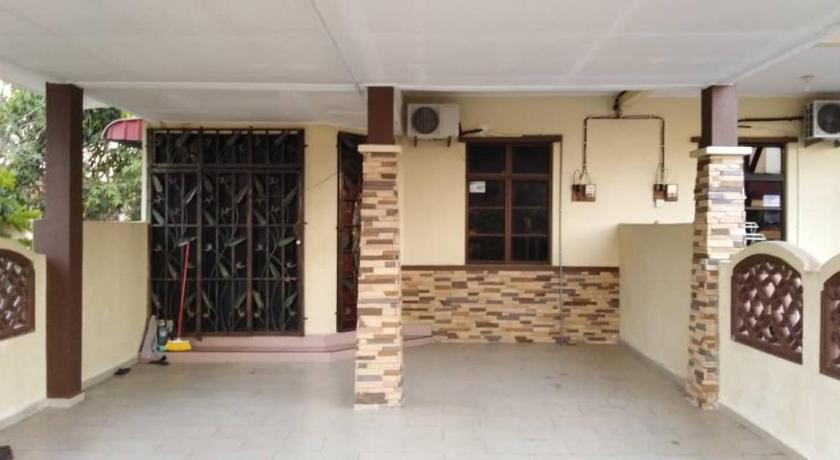 Zara Homestay photo