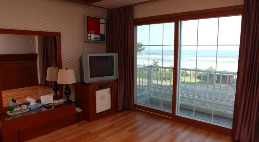 Mountain & Ocean Hotel photo