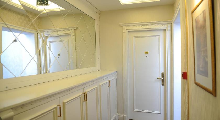 Hotel Coliseum - image 15