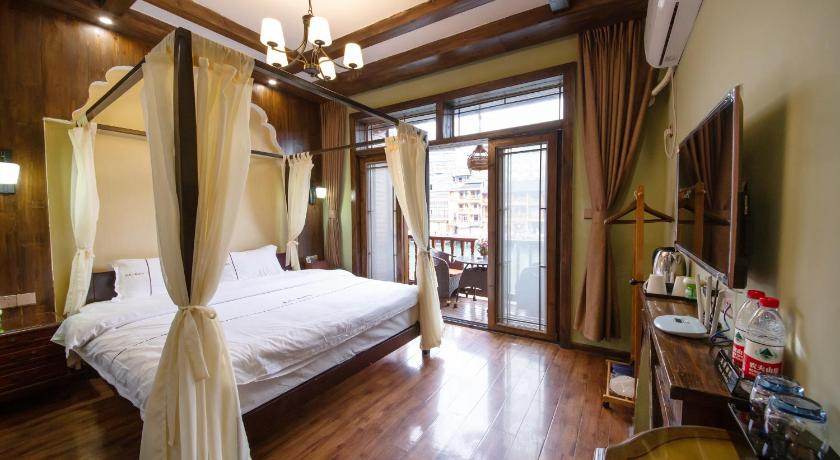 Flower Time Inn — Hotel in Fenghuang
