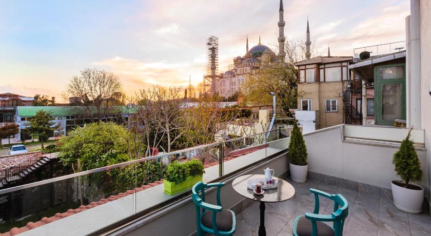 Obelisk Hotel & Suites - image 7