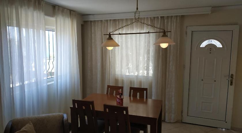 Near Airport And metropolitan Artemis George Cozy Home — Hotel in Athens