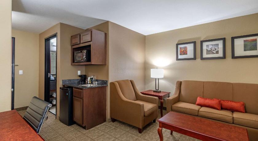 Comfort Suites