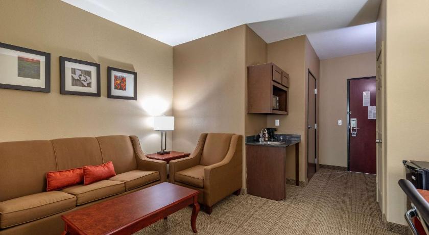 Comfort Suites