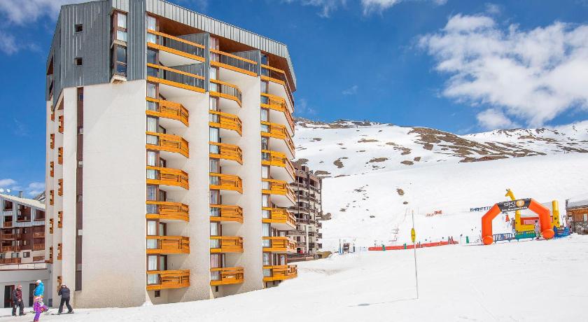 Image of Studio with Mountain View - 30 17