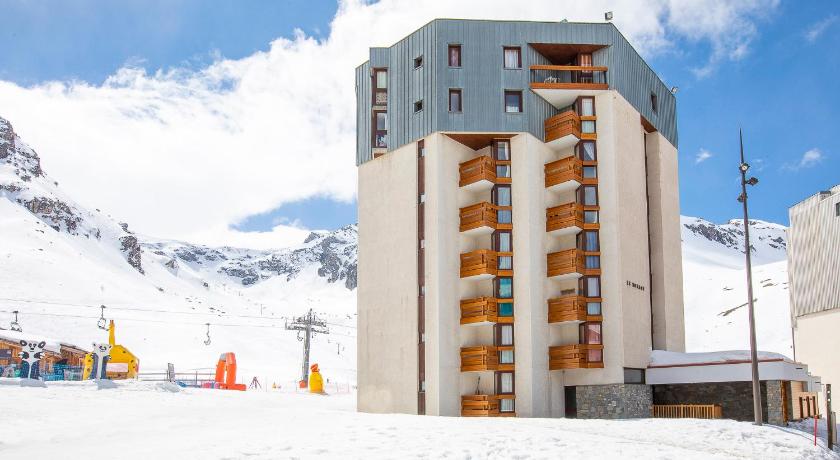 Image of Studio with Mountain View - 30 14