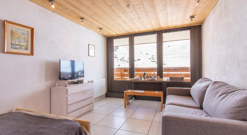 Image of Studio with Mountain View - 30 0