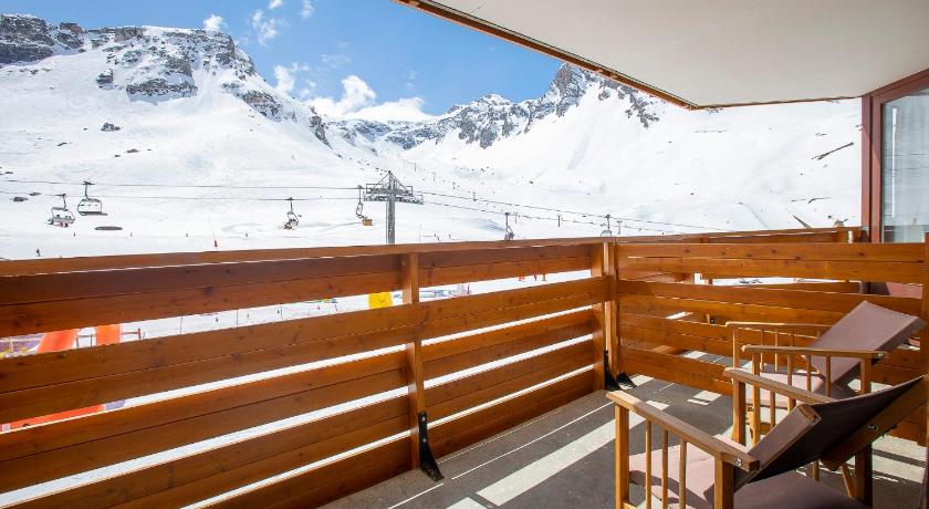 Image of Studio with Mountain View - 30 7
