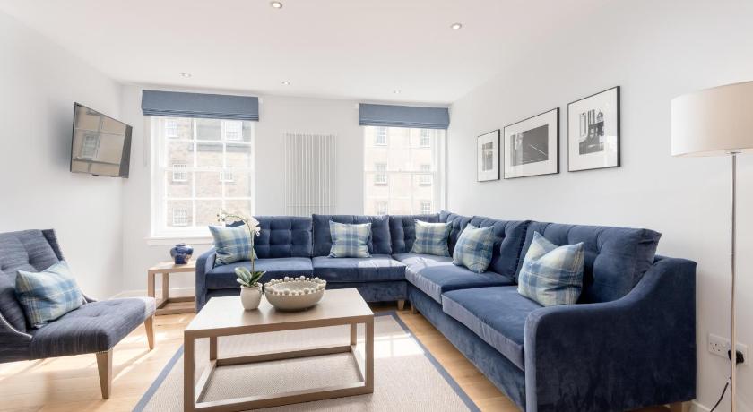 a living room filled with furniture and a couch, Destiny Scotland - Royal Mile Residence in Edinburgh
