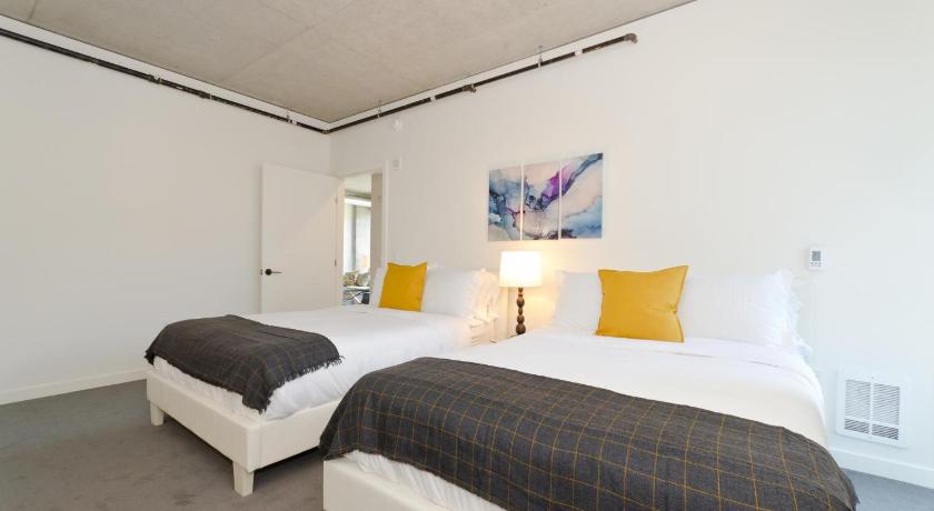 Deals On Popular Seattle Stylish 2 Bedroom Apartment In