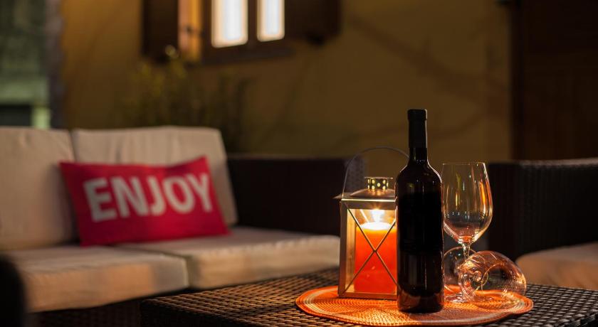 Apartman Madlen — Hotel in Cres