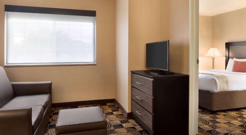 Hawthorn Suites By Wyndham Oak Creek/Milwaukee Airport