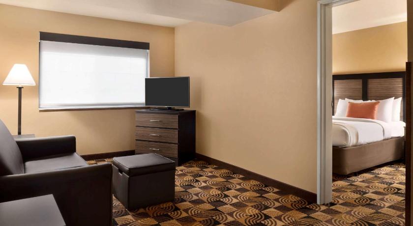 Hawthorn Suites By Wyndham Oak Creek/Milwaukee Airport