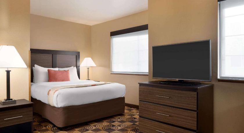 Hawthorn Suites By Wyndham Oak Creek/Milwaukee Airport