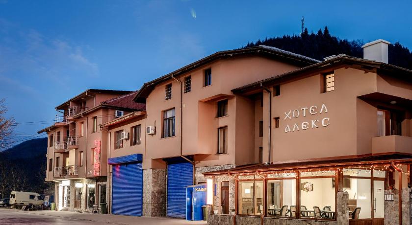 Family Hotel Aleks — Hotel in Zlatograd