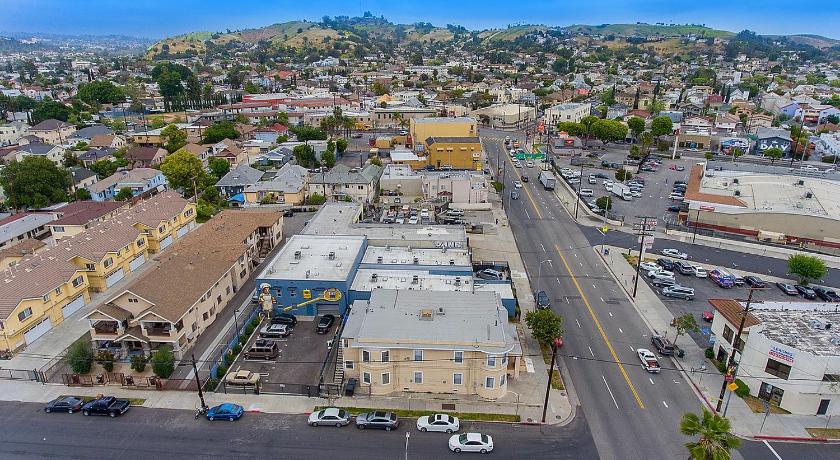 Pads on Pasadena Ave photo