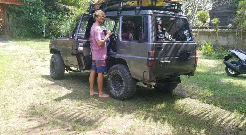 Mojosurf Camp Red Island photo