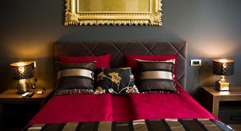 Golden Mirror Apartment — Hotel in Novi Sad