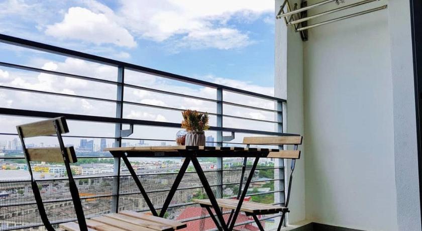 Puchong Setiawalk 8-12 pax 5min LRT Cozy Apartment photo