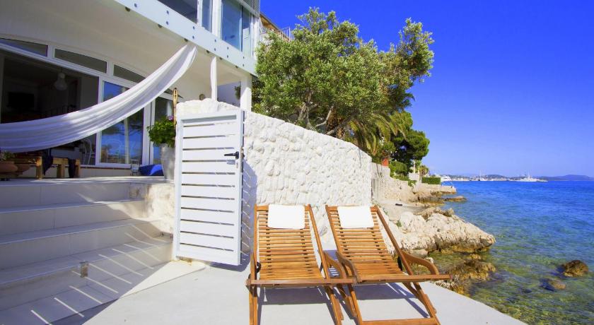Beachfront villa Tribunj photo