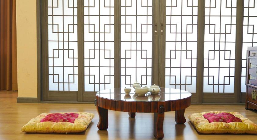 Image of Family Room 7