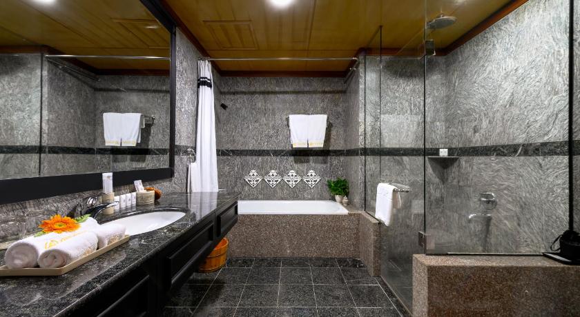 Image of Deluxe King Room 2