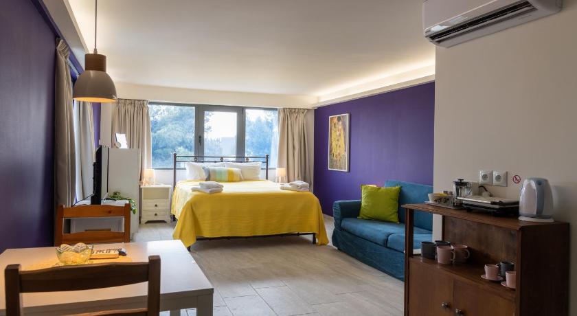 CHROMA Lodge Pikermi