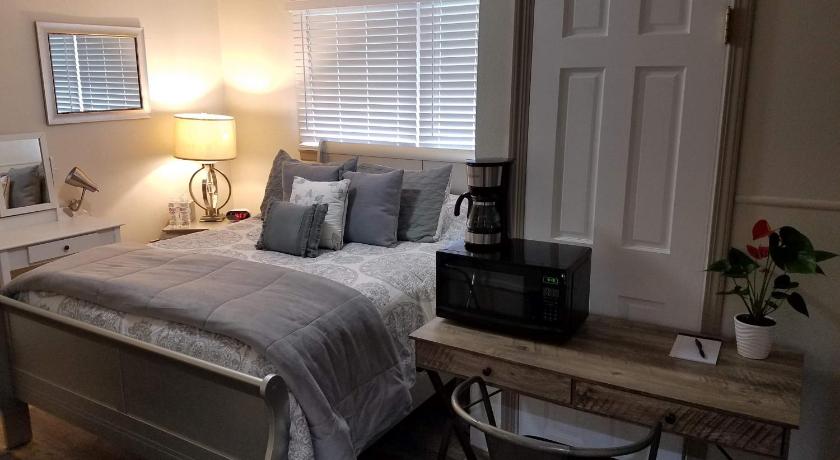 Home Away From Home — Hotel in Austin (TX)