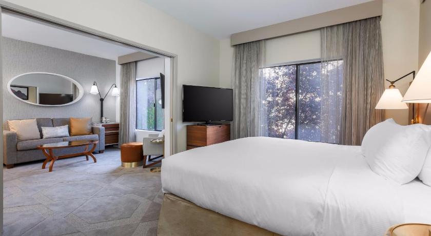 DoubleTree Suites by Hilton Hotel Sacramento - Rancho Cordova