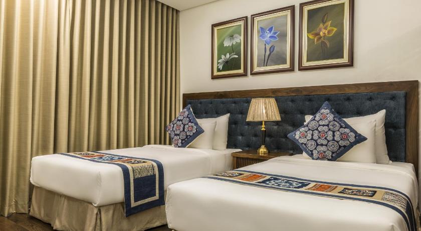 Image of Studio City View 11