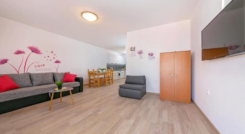 Apartments Santos — Hotel in Vrsar