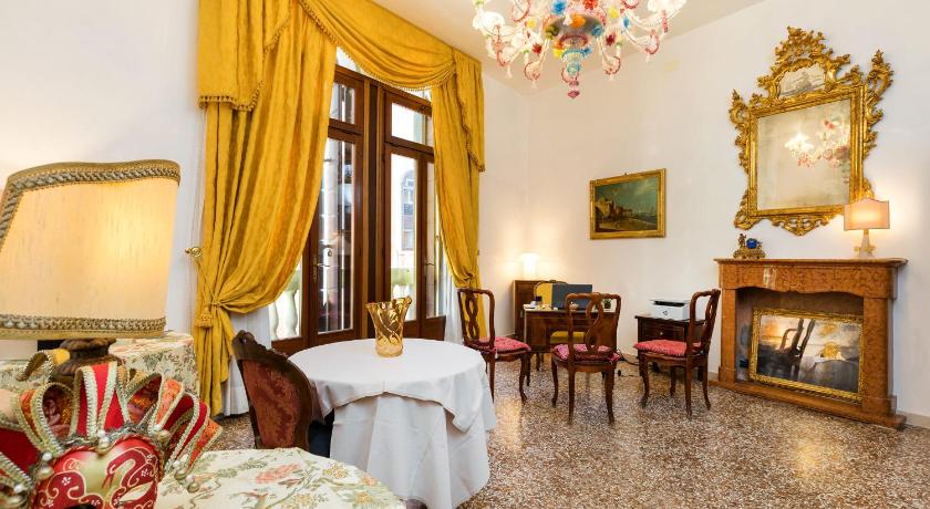 Luxury Venetian Rooms photo