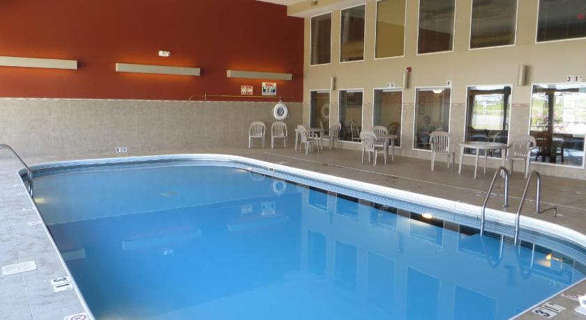 Ramada by Wyndham Springfield North photo