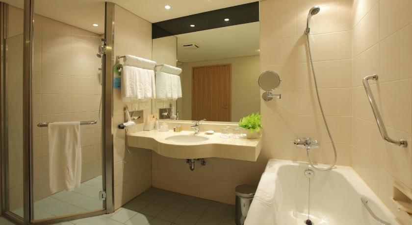 Image of 1 Bedroom Suite with Kitchenette 2