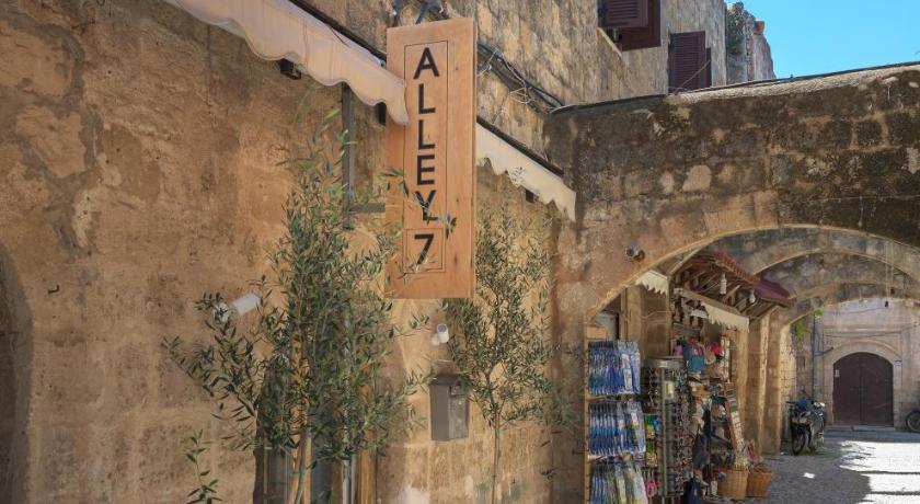 Alley 7, Old Town