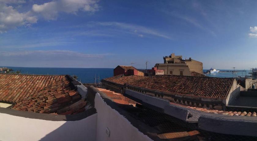 Panoramic Suite***** in the heArt of Catania - image 2