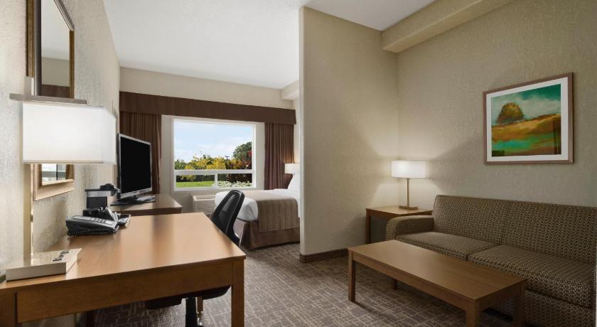 Days Inn & Suites by Wyndham Yorkton